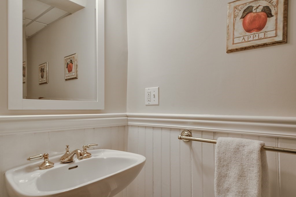 1 Colonial Road Dover, MA 02030 - Photo 34 of 42 Gallery Image 34