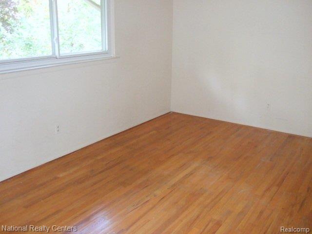 14583 Newburgh Road Livonia, MI 48154 - Photo 18 of 28 Hardwood Floors Master Bdrm..JP