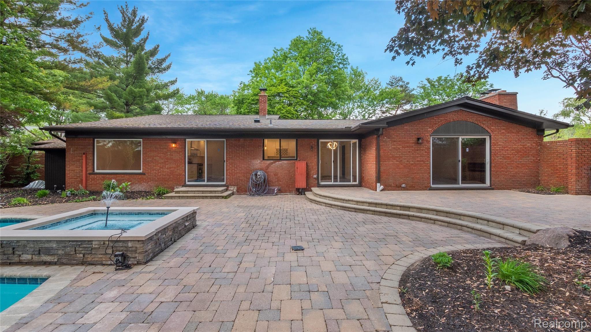 4244 Fieldbrook Road West Bloomfield, MI 48323 - Photo 33 of 43 034-4244-fieldbrook-rd-w-bloomfield-mi-48323-032.jpg