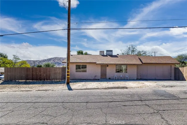 a view of a house with a backyard