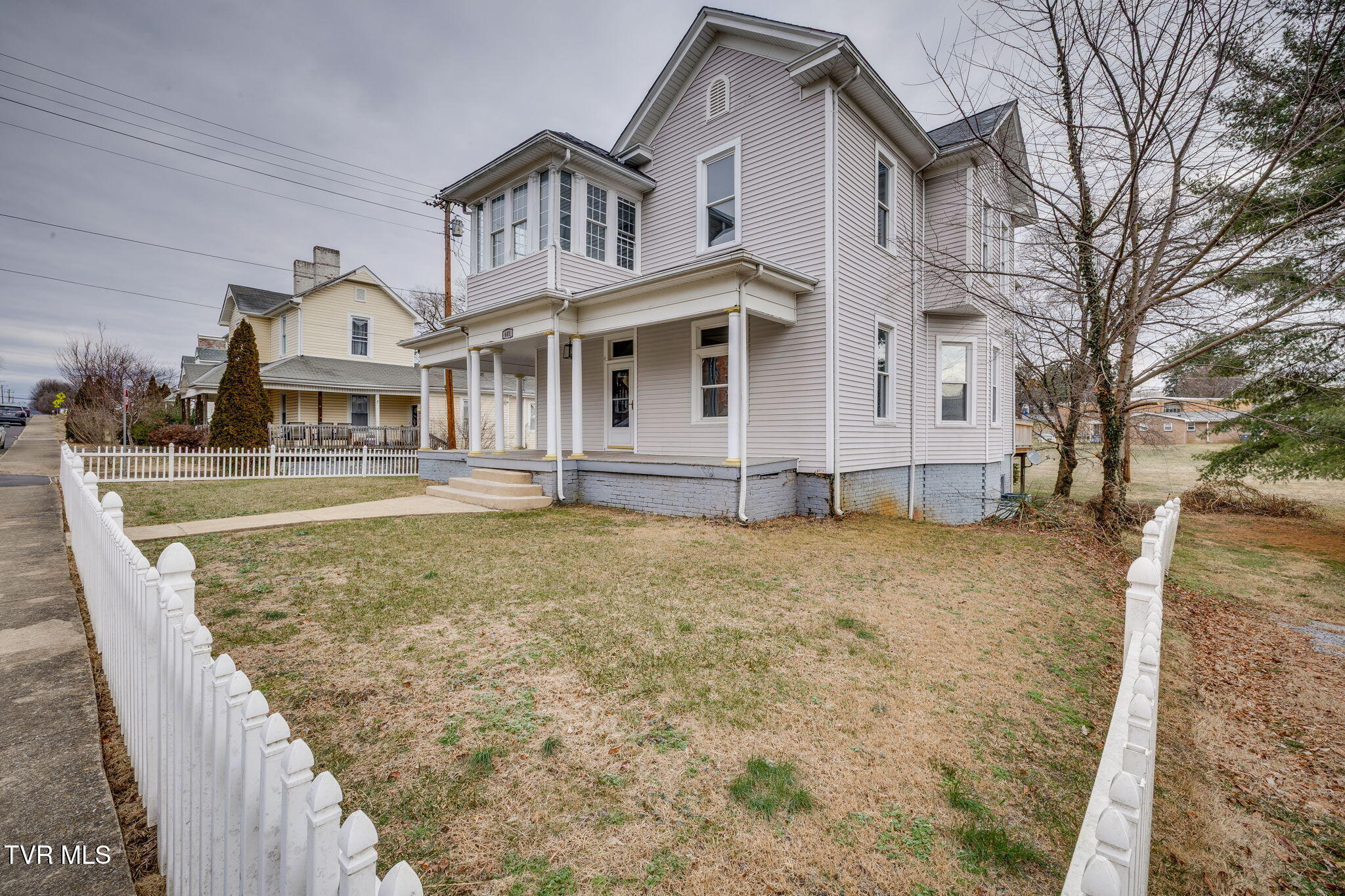 601 6th Street Bristol, TN 37620 - Photo 2 of 40 003