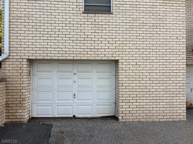 $2,100 | 360 Hoover Avenue, Unit 109, Bloomfield, NJ 07003