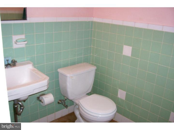 2021 Foster Street Philadelphia, PA 19116 - Photo 12 of 16 Half Bath