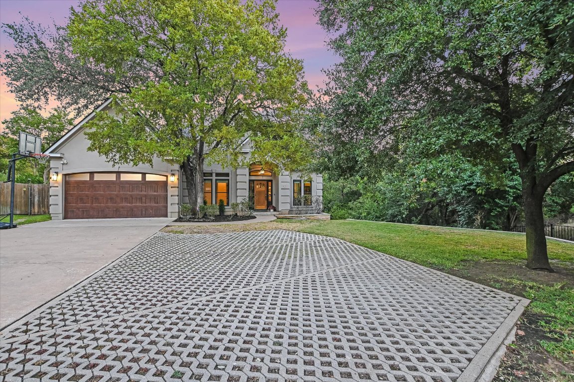 5507 Mt Bonnell Road Austin, TX 78731 - Photo 5 of 35 a front view of a house with a yard