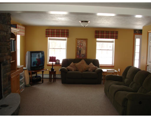 572 Stickney Road Fitchburg, MA 01420 - Photo 10 of 12 Gallery Image 10