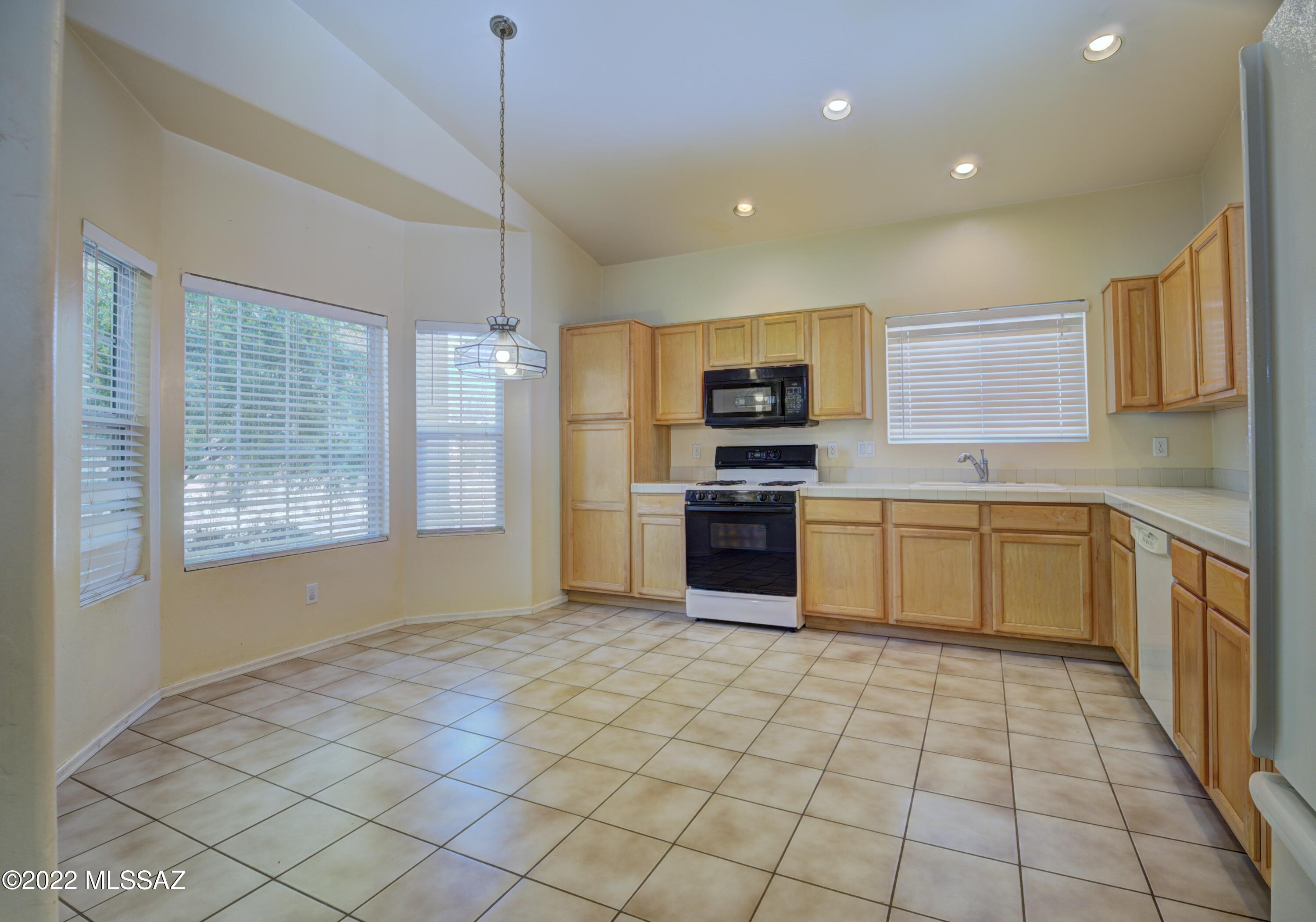 333 San Marino Court Rio Rico, AZ 85648 - Photo 10 of 20