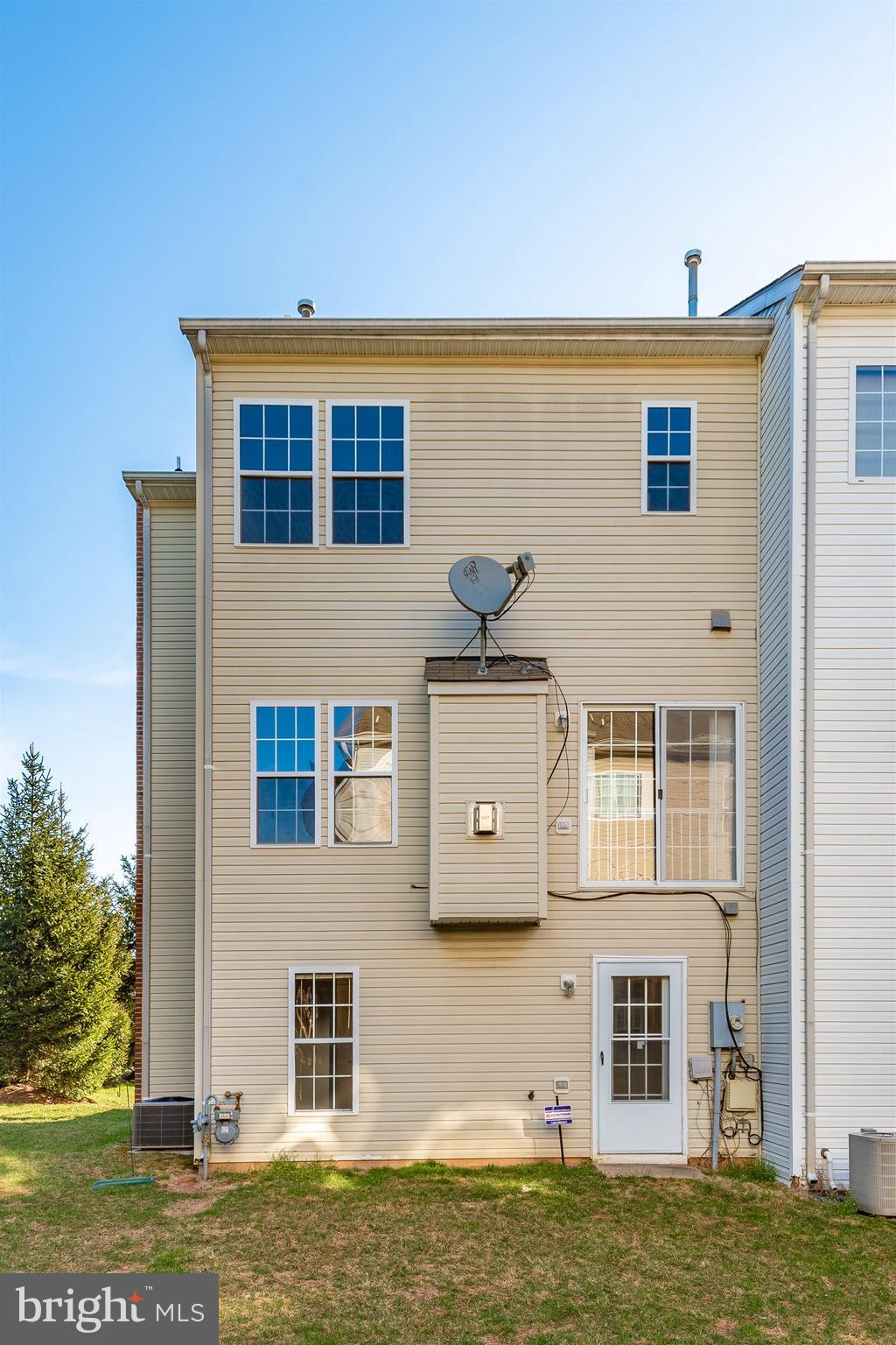 18034 Rockingham Place Germantown, MD 20874 - Photo 2 of 38