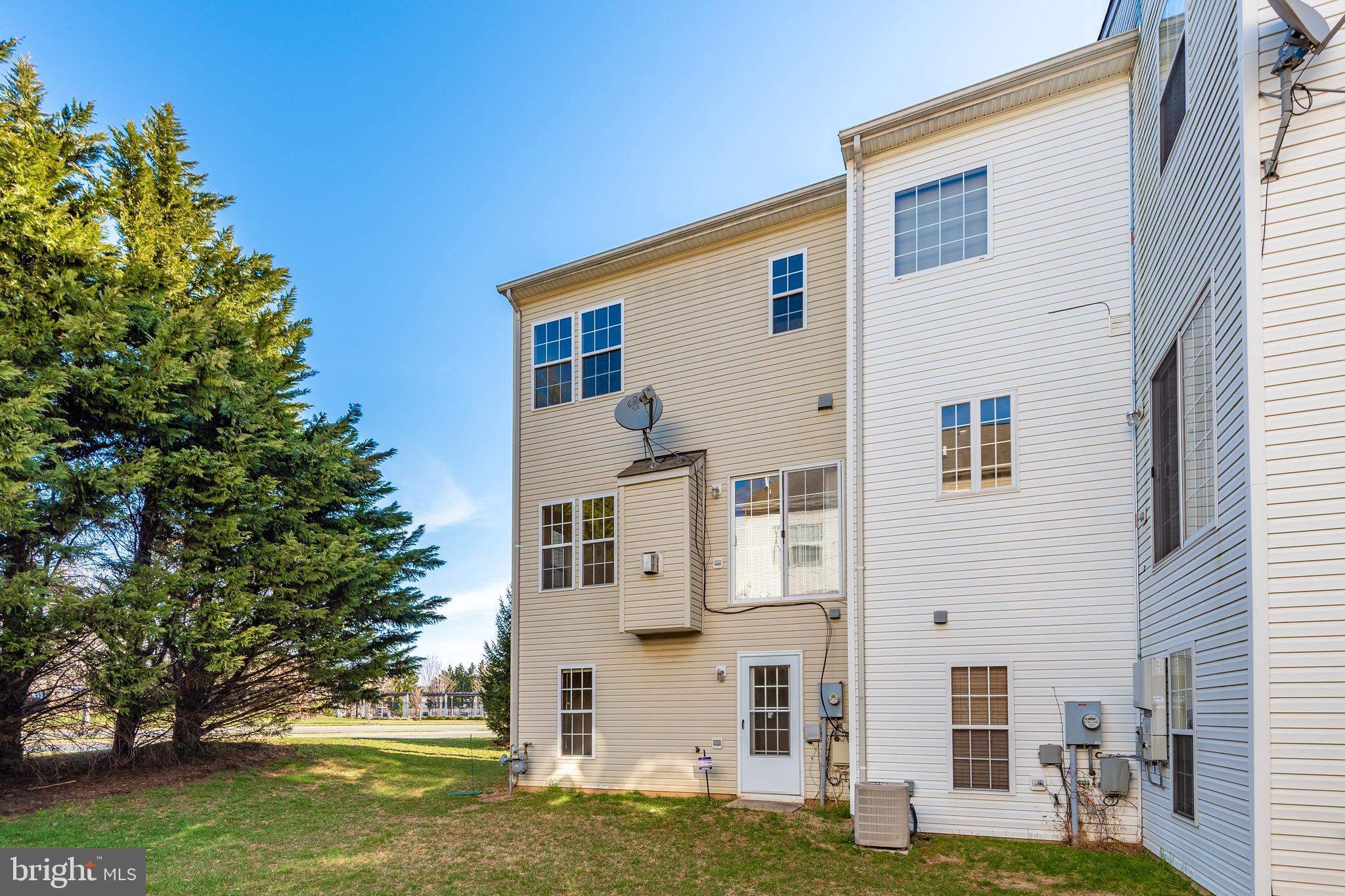 18034 Rockingham Place Germantown, MD 20874 - Photo 3 of 38