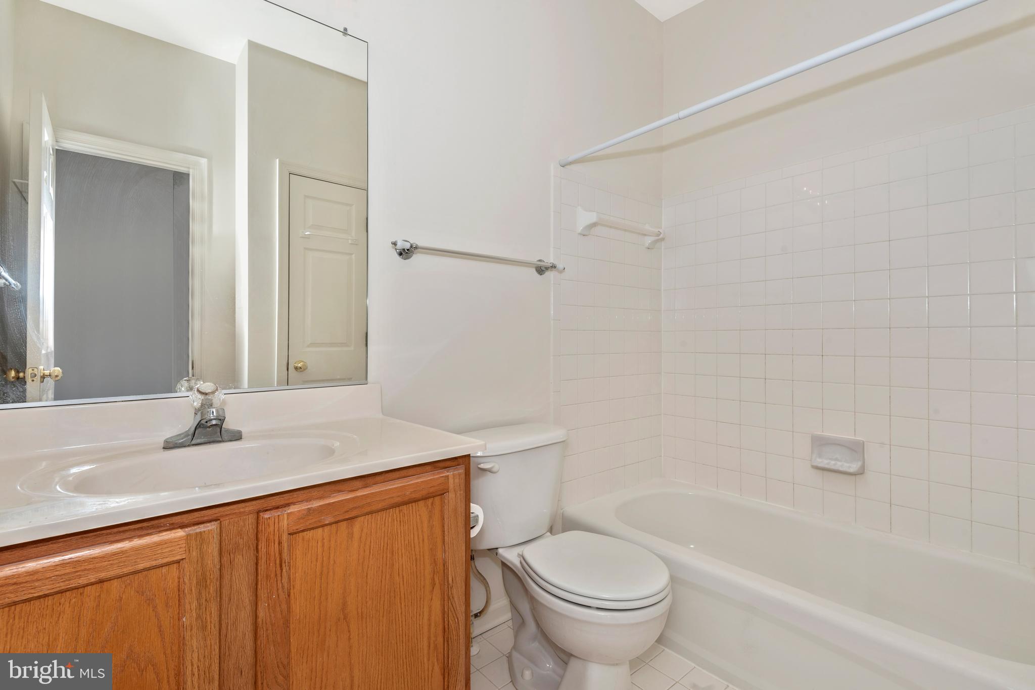 18034 Rockingham Place Germantown, MD 20874 - Photo 34 of 38 Upper level bathroom
