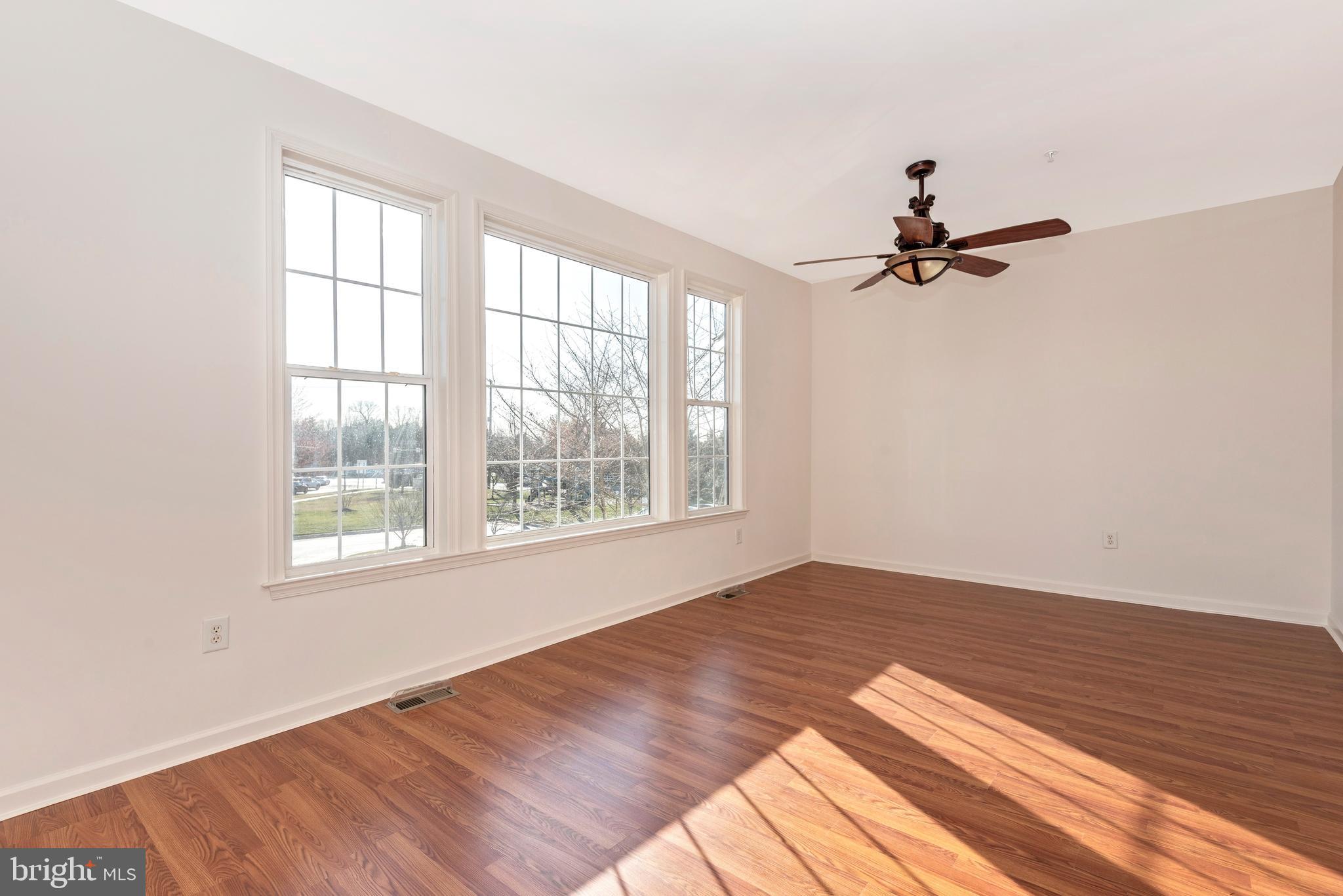 18034 Rockingham Place Germantown, MD 20874 - Photo 6 of 38 Living room