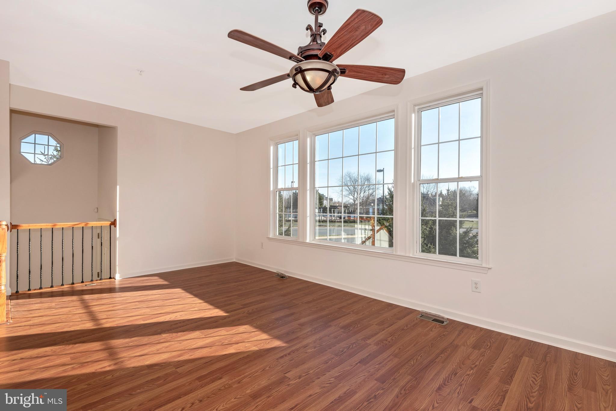 18034 Rockingham Place Germantown, MD 20874 - Photo 7 of 38 Living room