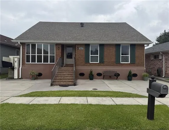 $274,900 | 8412 Colonel Drive, Chalmette, LA 70043