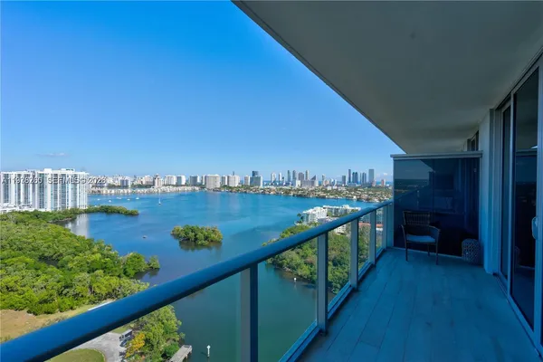 $4,200 | 16385 Biscayne Boulevard, Unit 2406, North Miami Beach, FL 33160