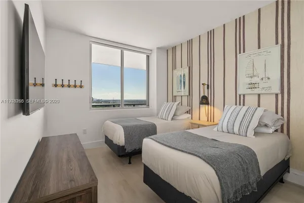 $4,200 | 16385 Biscayne Boulevard, Unit 2406, North Miami Beach, FL 33160