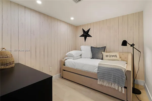 $4,200 | 16385 Biscayne Boulevard, Unit 2406, North Miami Beach, FL 33160