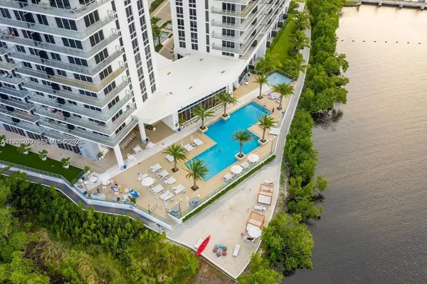 $4,200 | 16385 Biscayne Boulevard, Unit 2406, North Miami Beach, FL 33160