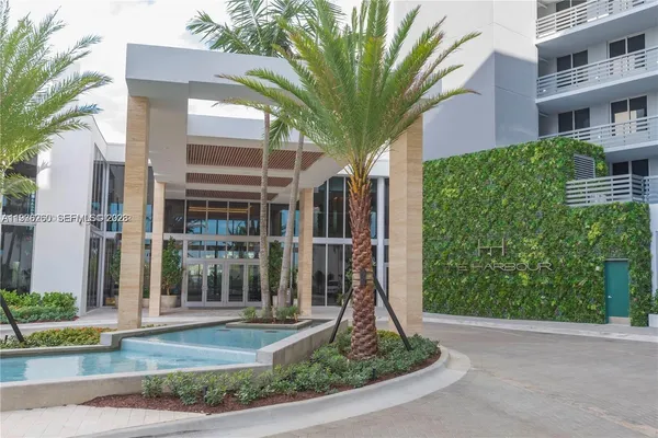 $4,200 | 16385 Biscayne Boulevard, Unit 2406, North Miami Beach, FL 33160