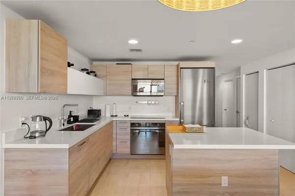 $4,200 | 16385 Biscayne Boulevard, Unit 2406, North Miami Beach, FL 33160