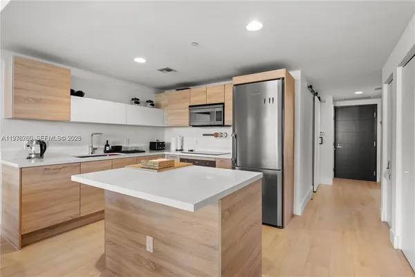 $4,200 | 16385 Biscayne Boulevard, Unit 2406, North Miami Beach, FL 33160