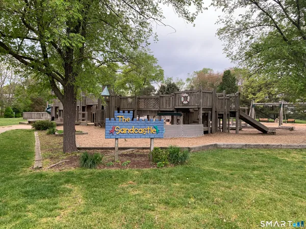 $899,000 | 20 Benson Place, Fairfield, CT 06824