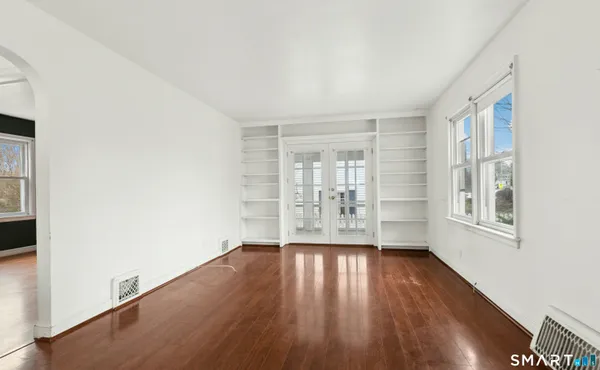 $899,000 | 20 Benson Place, Fairfield, CT 06824