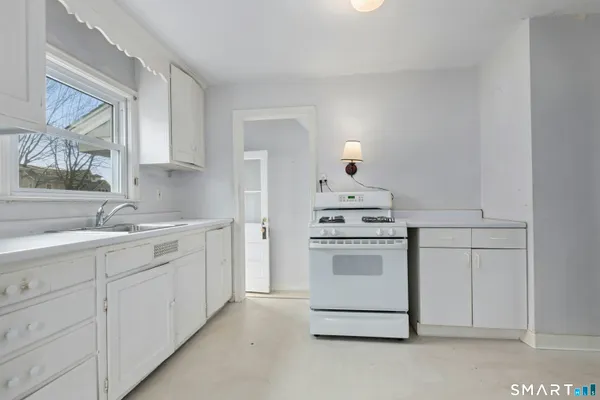 $899,000 | 20 Benson Place, Fairfield, CT 06824