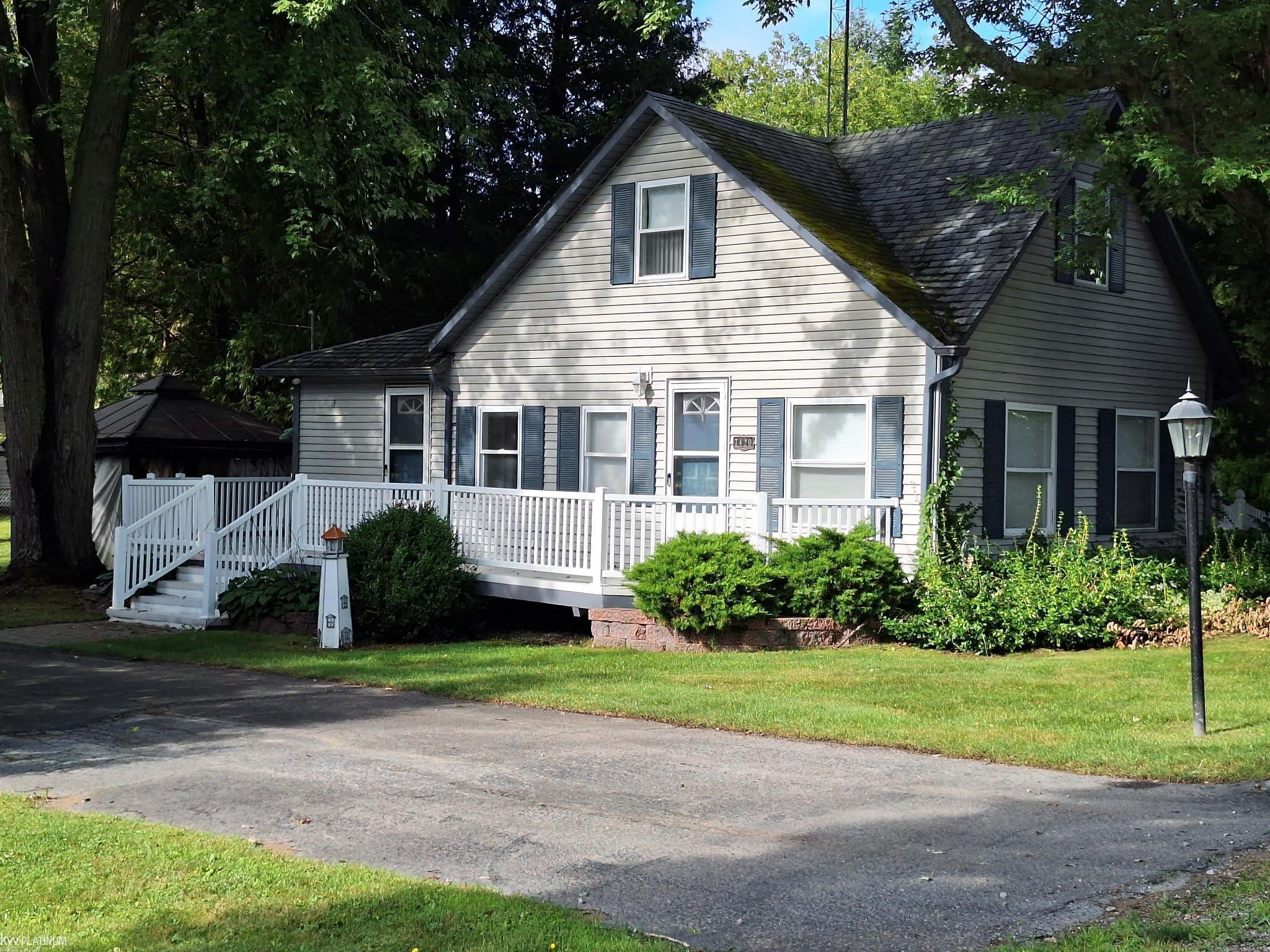 7420 Birchcrest Road Lexington, MI 48450 - Photo 4 of 25 Gallery Image 4