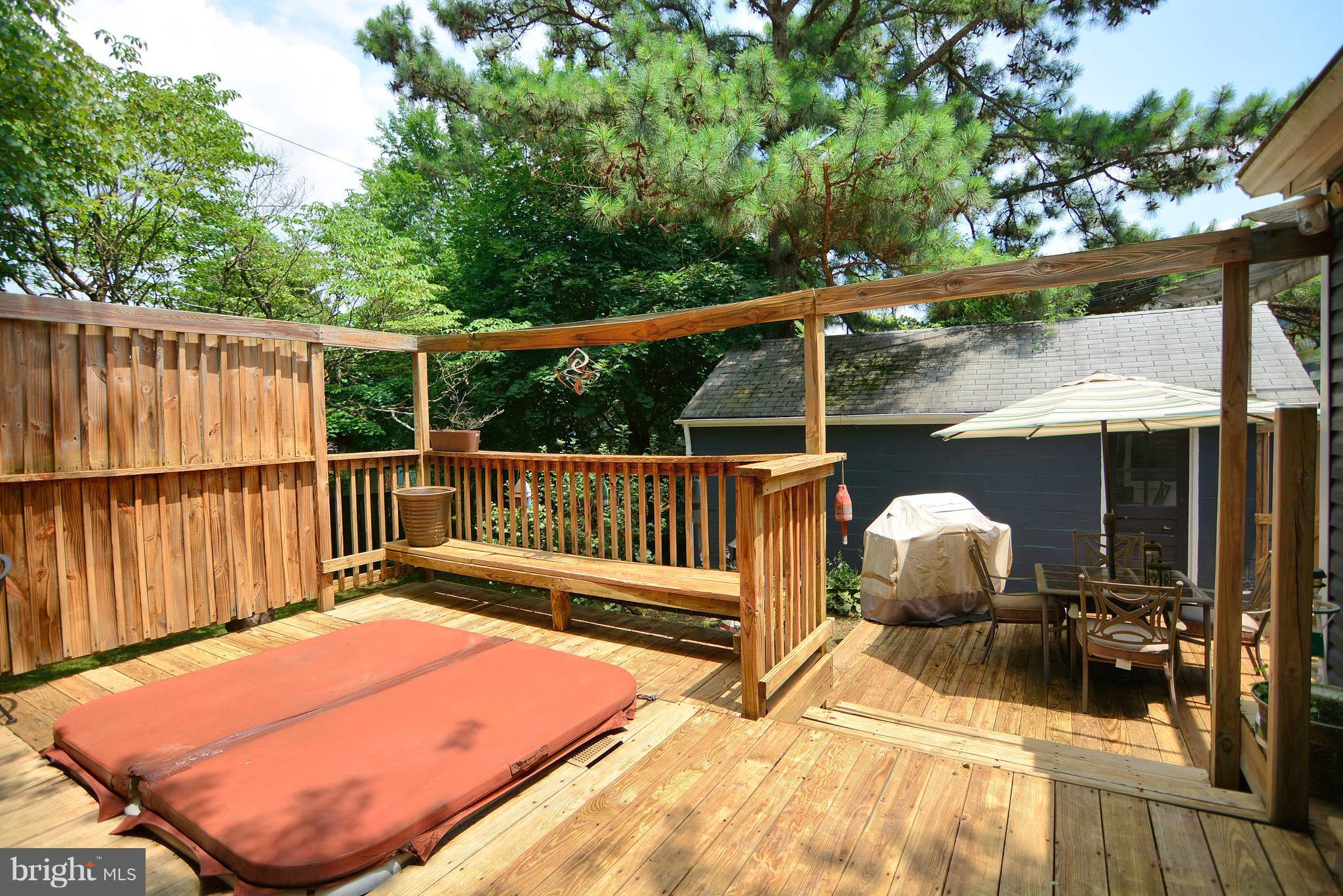 614 Dunkirk Road Baltimore, MD 21212 - Photo 19 of 30 27 x 19 Tiered Deck