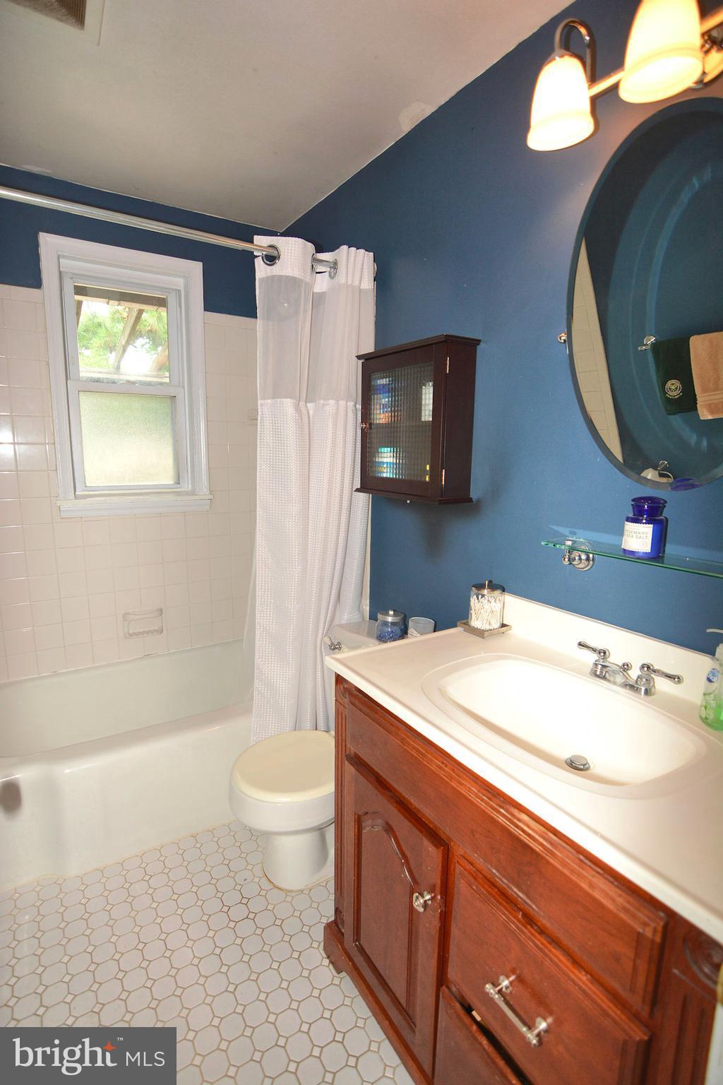 614 Dunkirk Road Baltimore, MD 21212 - Photo 7 of 30 Main Level Updated Full Bath with Ceramic Tile