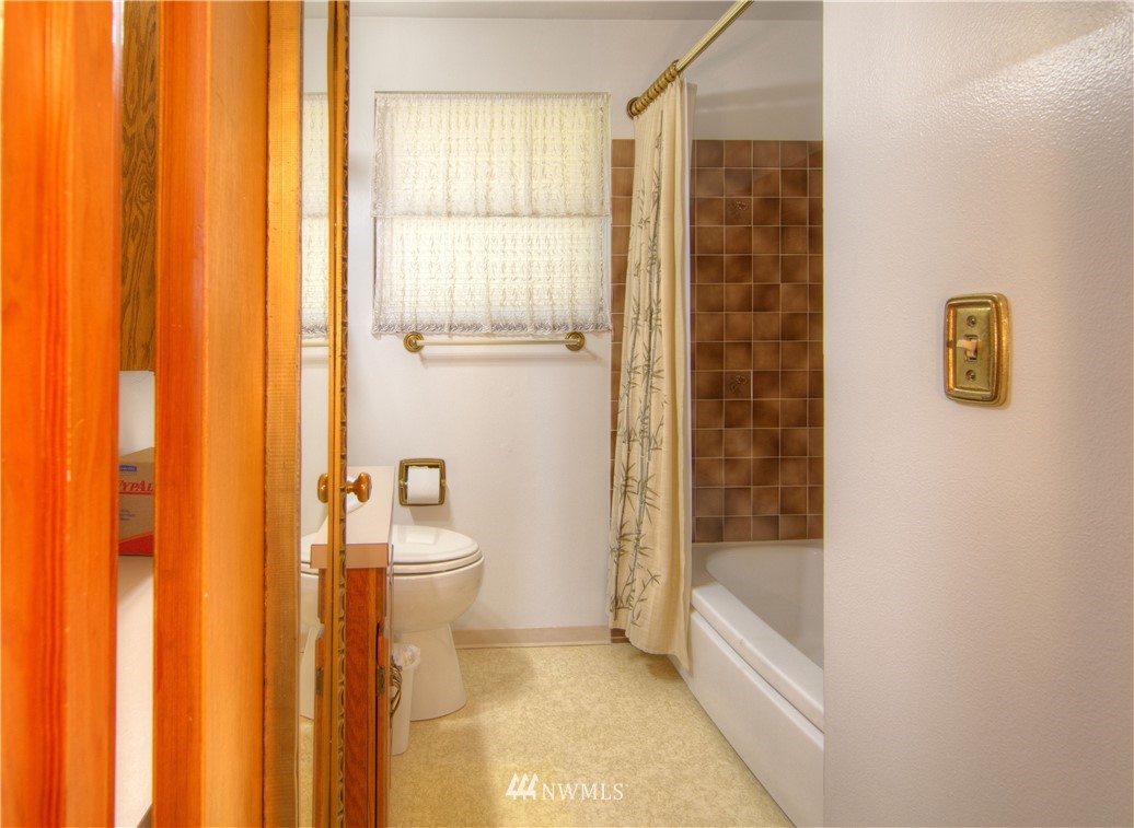 11710 Masonic Road Southwest Lakewood, WA 98498 - Photo 11 of 24 Gallery Image 11