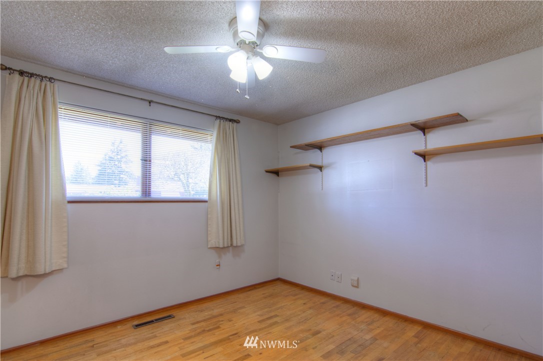 11710 Masonic Road Southwest Lakewood, WA 98498 - Photo 12 of 24 Gallery Image 12