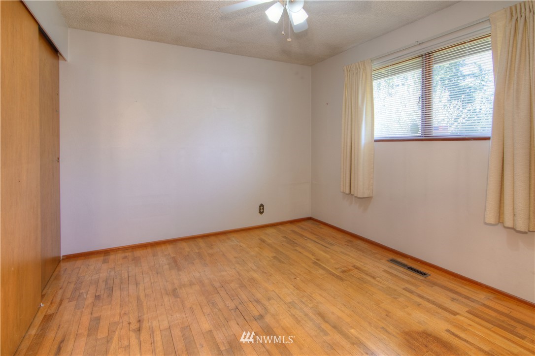 11710 Masonic Road Southwest Lakewood, WA 98498 - Photo 13 of 24 Gallery Image 13