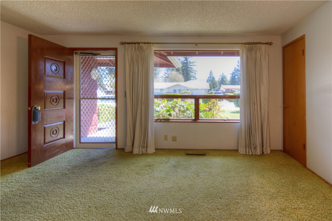 11710 Masonic Road Southwest Lakewood, WA 98498 - Photo 5 of 24 Gallery Image 5