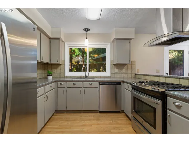 $525,000 | 9125 Southwest Davies Road, Beaverton, OR 97008