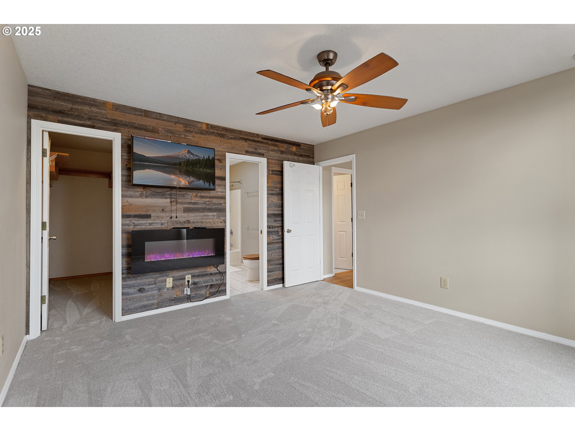 9125 Southwest Davies Road Beaverton, OR 97008 - Photo 23 of 44 a view of an empty room with a fireplace