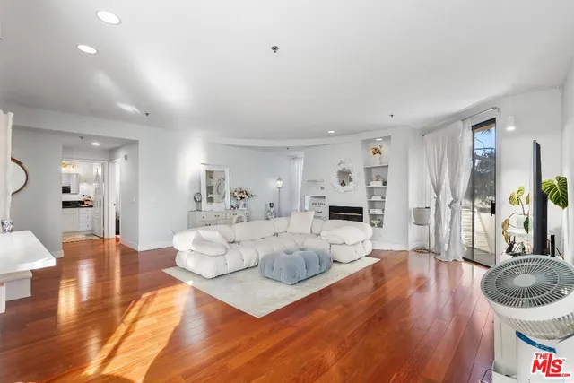 $875,000 | 326 Westminster Avenue, Unit 304, Los Angeles, CA 90020