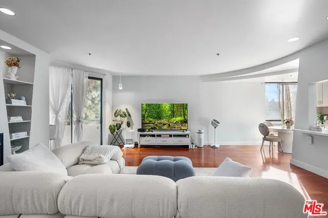 $875,000 | 326 Westminster Avenue, Unit 304, Los Angeles, CA 90020