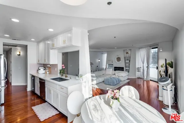 $875,000 | 326 Westminster Avenue, Unit 304, Los Angeles, CA 90020