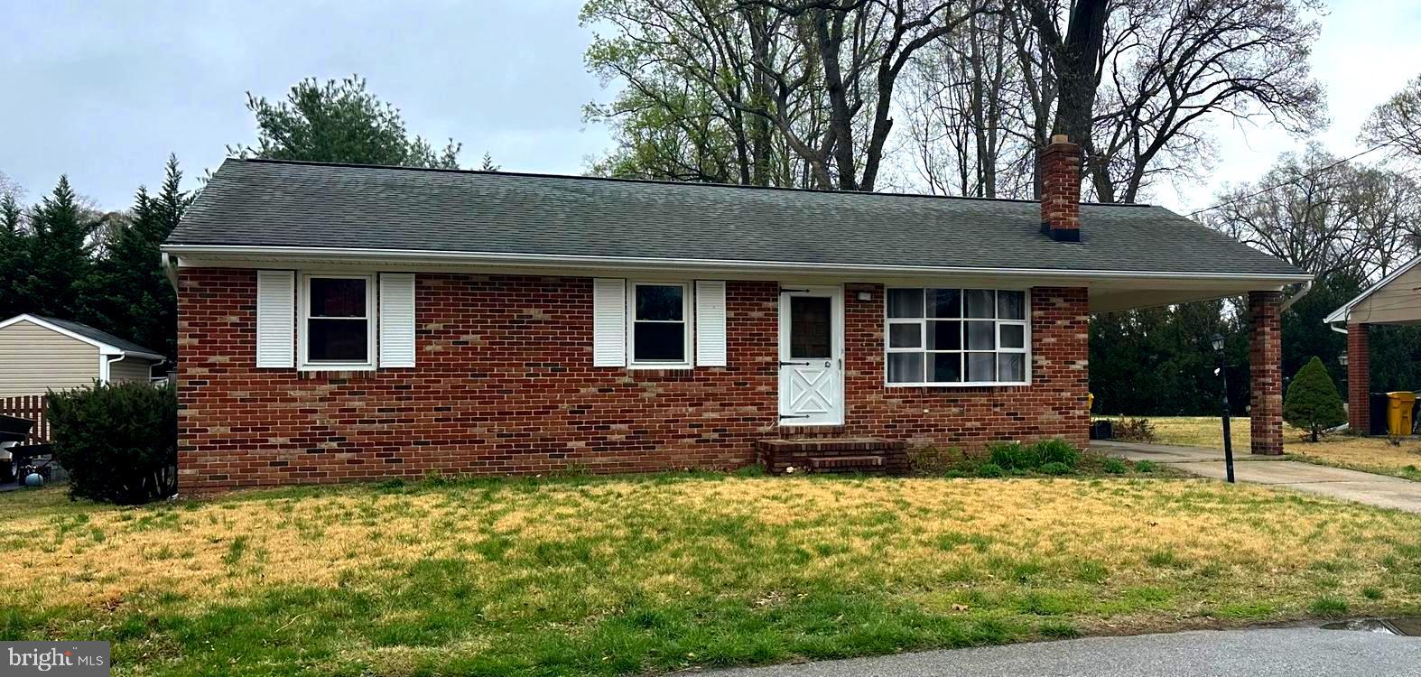 523 Sunset Knoll Road Pasadena, MD 21122 - Photo 2 of 5 a front view of a house with garden