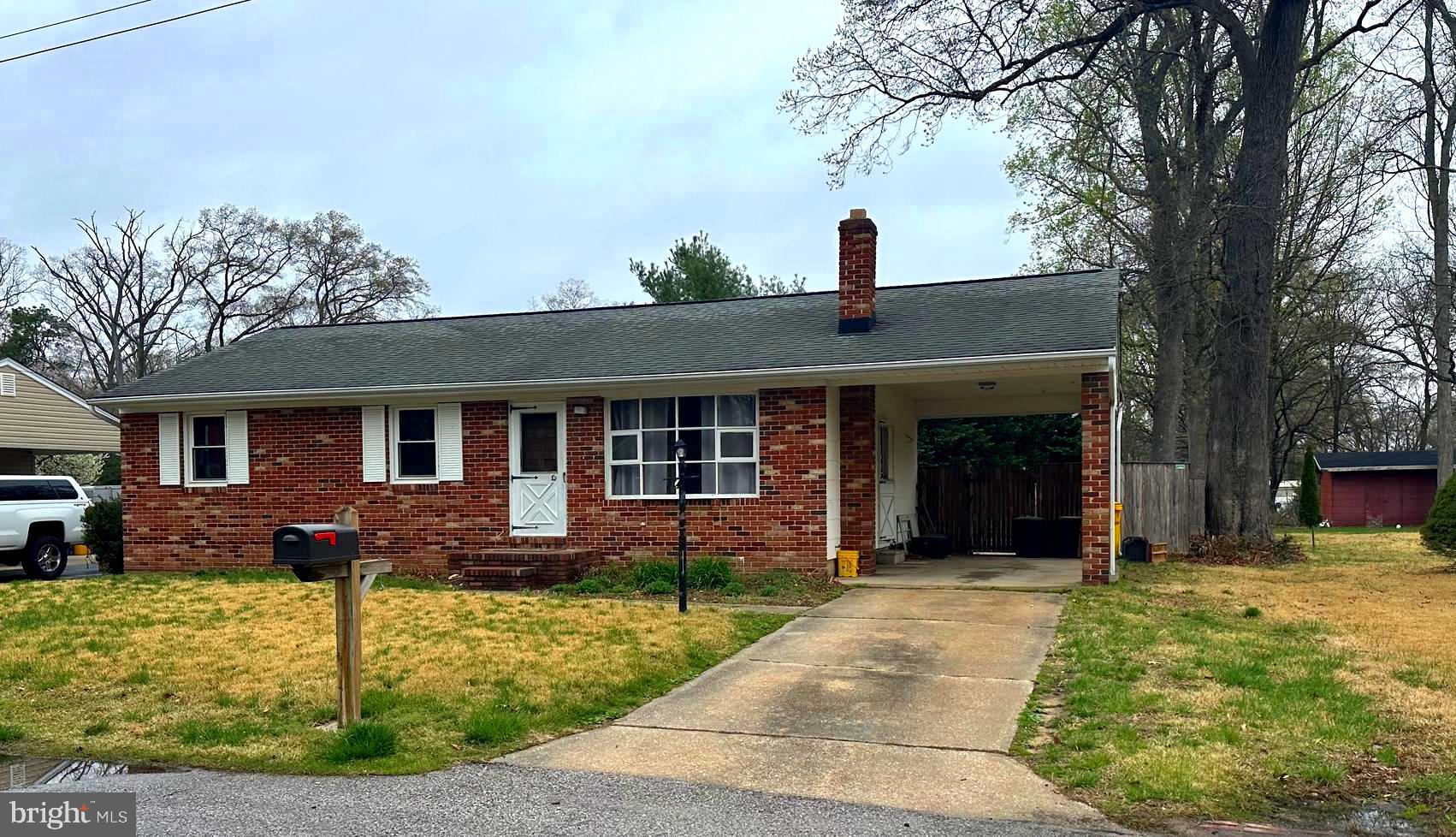 523 Sunset Knoll Road Pasadena, MD 21122 - Photo 3 of 5 a front view of a house with garden