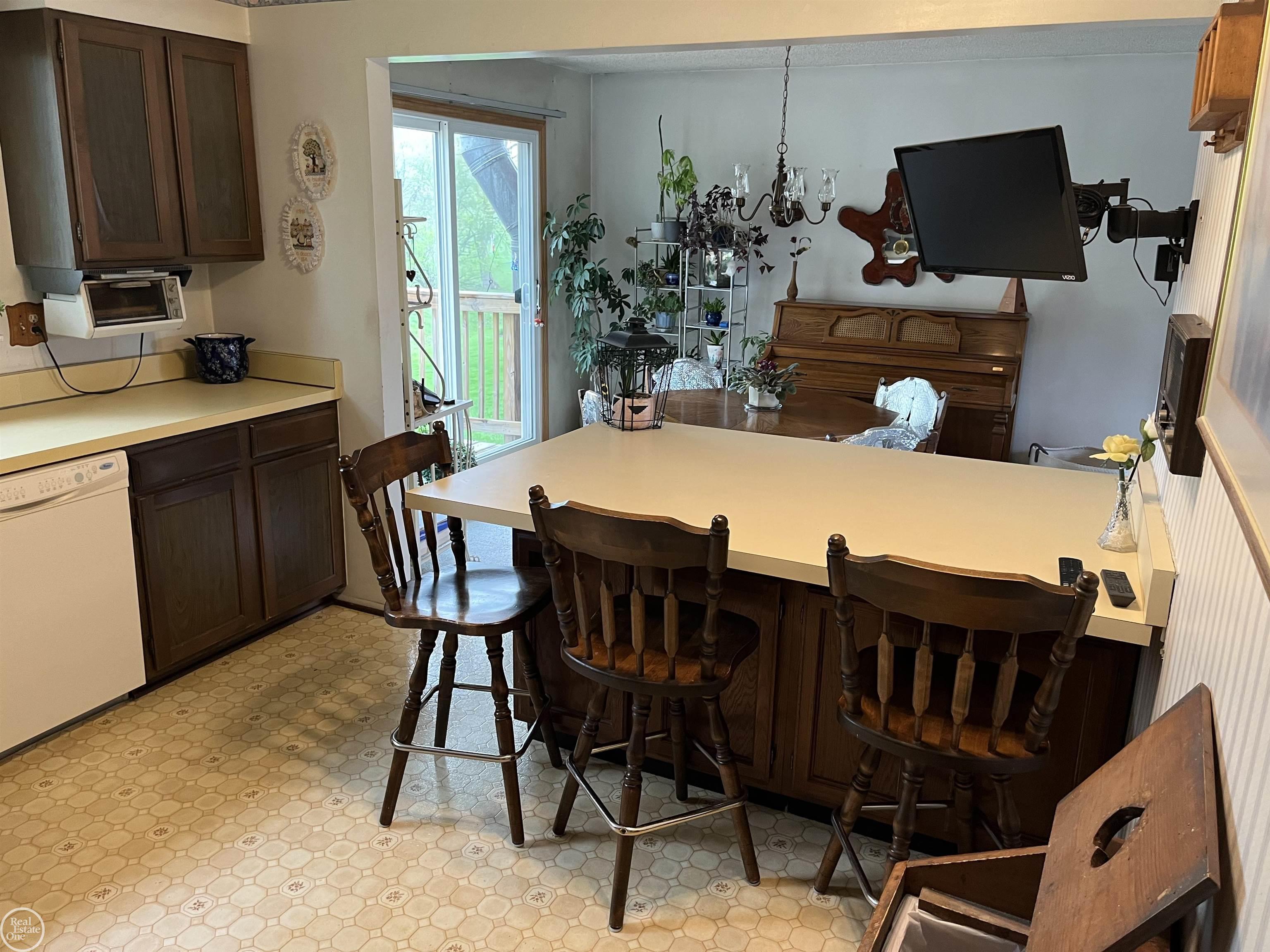 976 Hadley Road Rochester Hills, MI 48307 - Photo 7 of 26