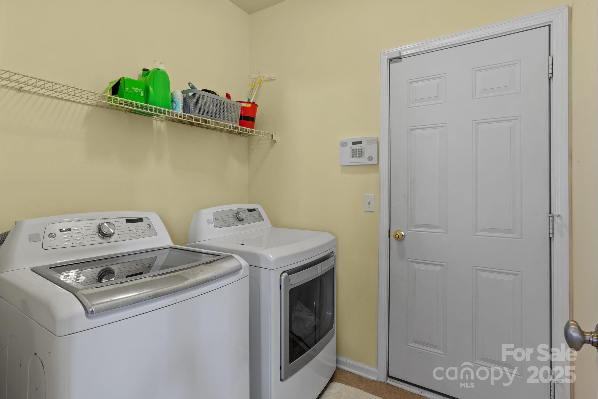 10825 Traders Court Davidson, NC 28036 - Photo 23 of 36 a utility room with dryer and washer