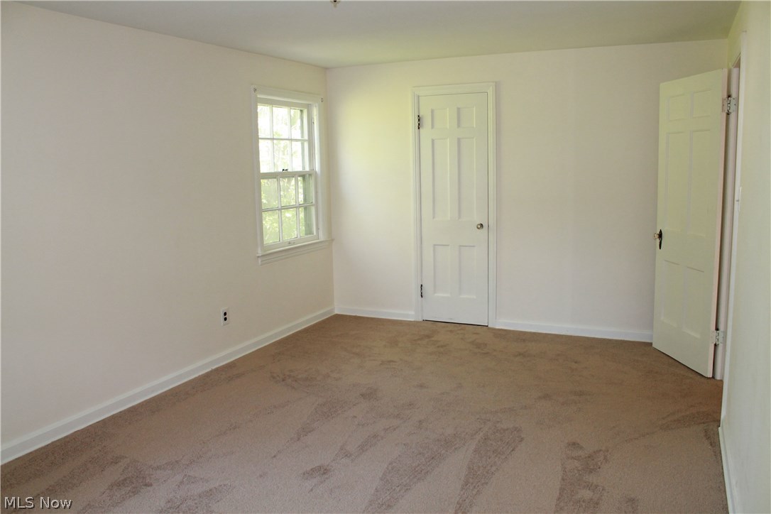 1384 Winston Road Cleveland, OH 44121 - Photo 4 of 8 Huge master bedroom with new carpet and fresh paint!