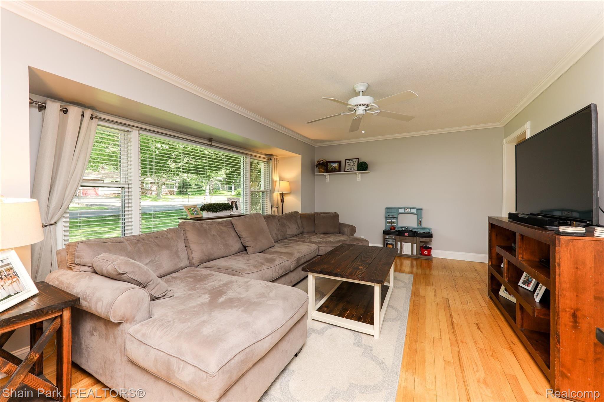 80 Arizona Avenue Rochester, MI 48309 - Photo 12 of 48 Gracious Living Room with a View