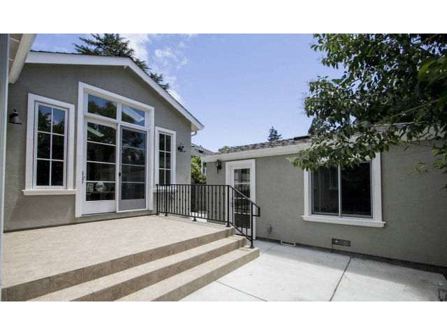 328 Middlefield Road Palo Alto, CA 94301 - Photo 14 of 14 a front view of a house with a garage