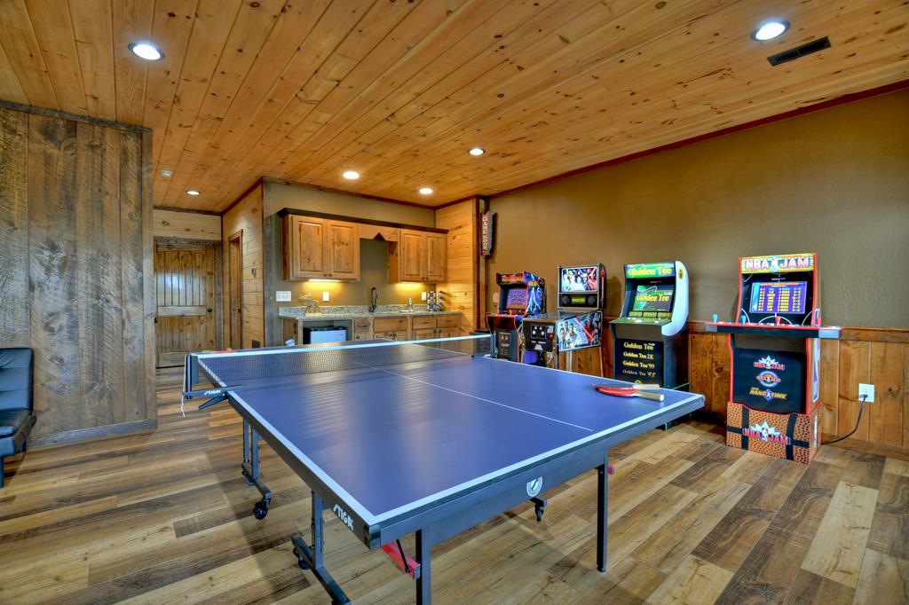 91 Heritage Way Cherry Log, GA 30522 - Photo 33 of 35 a room with furniture pool table and a flat screen tv