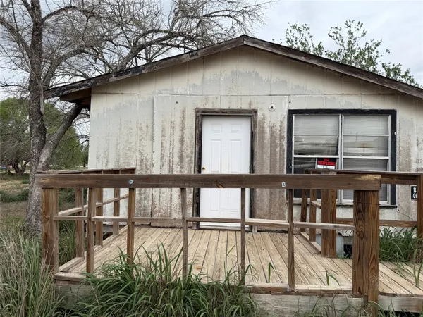 $59,019 | 108 J Avenue, Christine, TX 78012