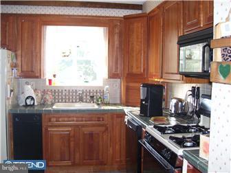 541 Weir Road Aston, PA 19014 - Photo 7 of 12 Kitchen