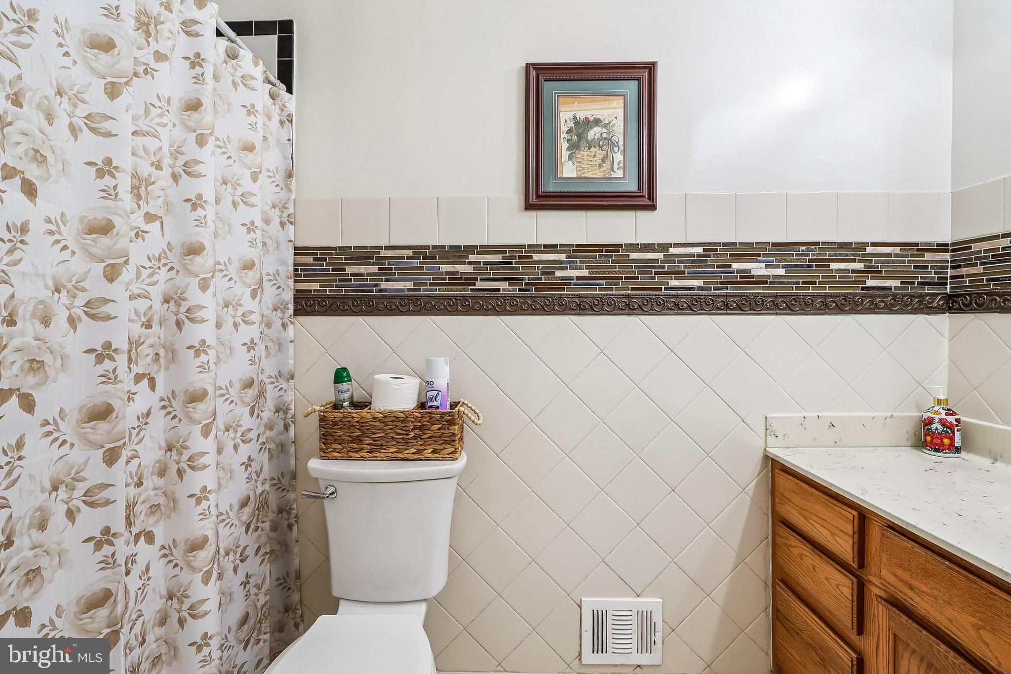 5631 Ellerbie Street Lanham, MD 20706 - Photo 18 of 41 Bathroom