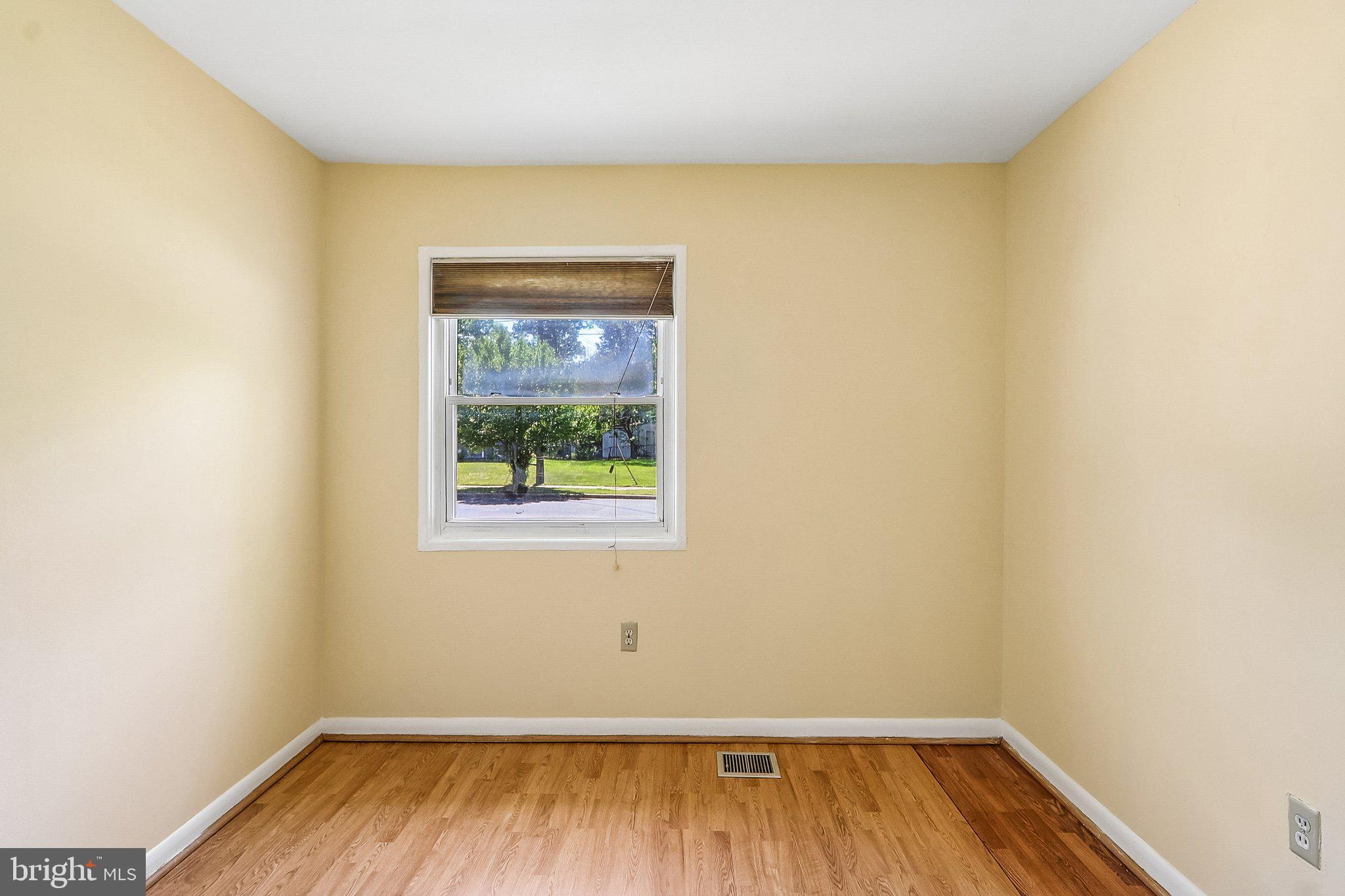 5631 Ellerbie Street Lanham, MD 20706 - Photo 20 of 41 Bedroom